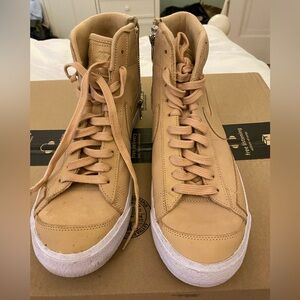 Euc Nike lace up shoes. Size 10.5